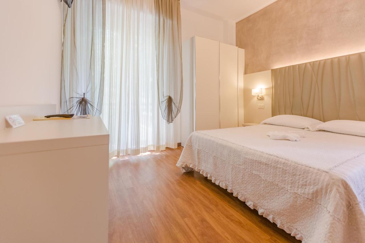 Hotel Bremen Rimini Exteriör bild